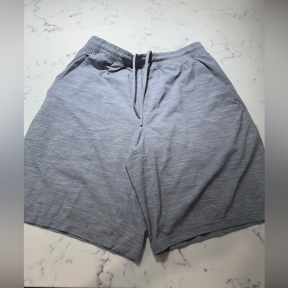 Mens Small Lululemon shorts 9in inseam